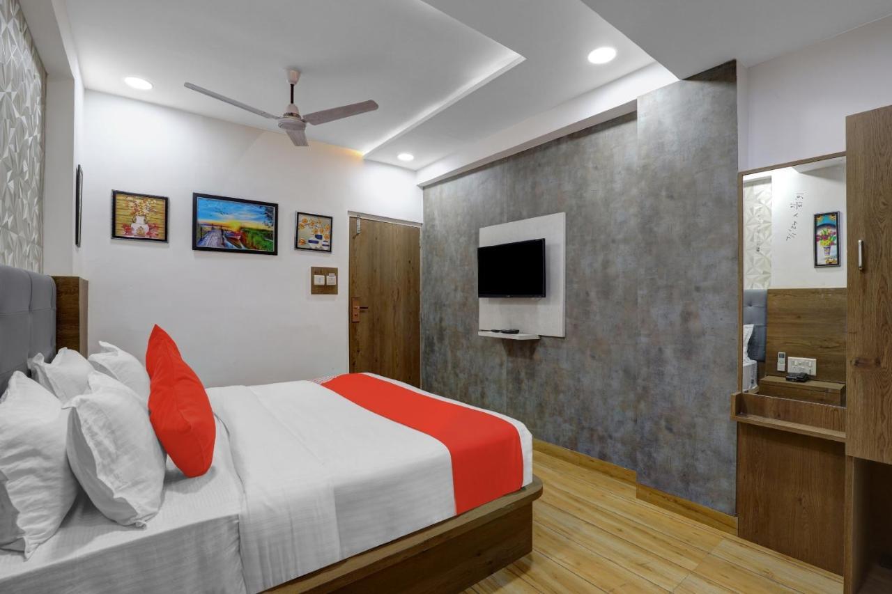 Hotel O R S Palace Ahmedabad Eksteriør bilde
