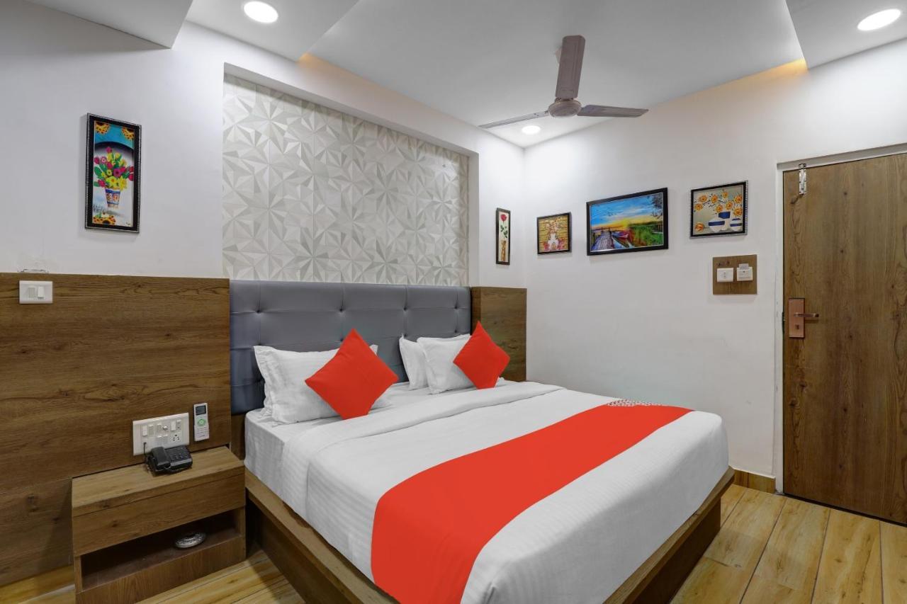 Hotel O R S Palace Ahmedabad Eksteriør bilde