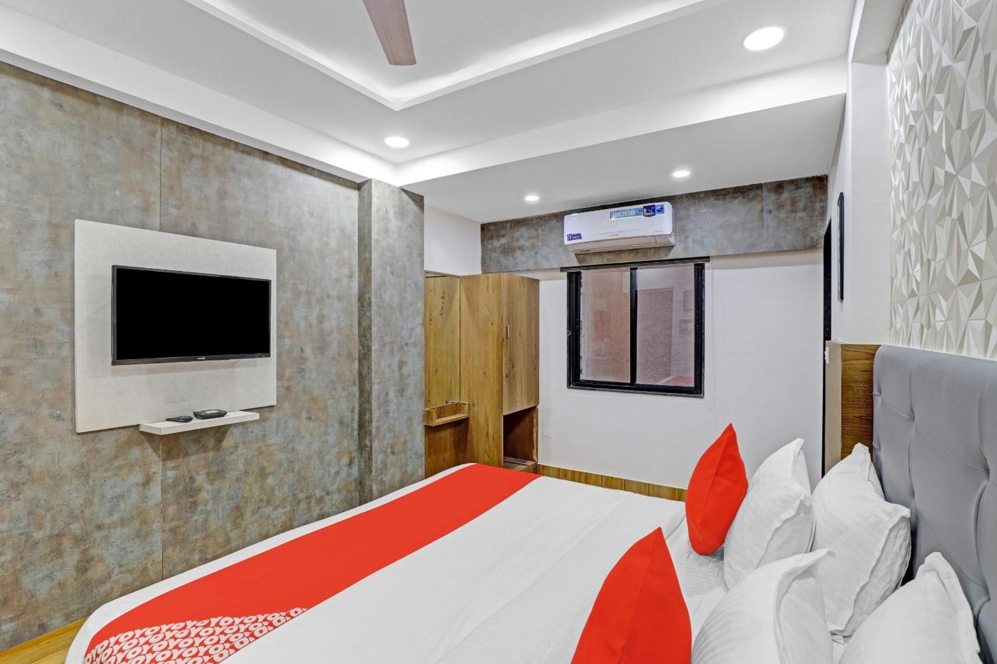 Hotel O R S Palace Ahmedabad Eksteriør bilde