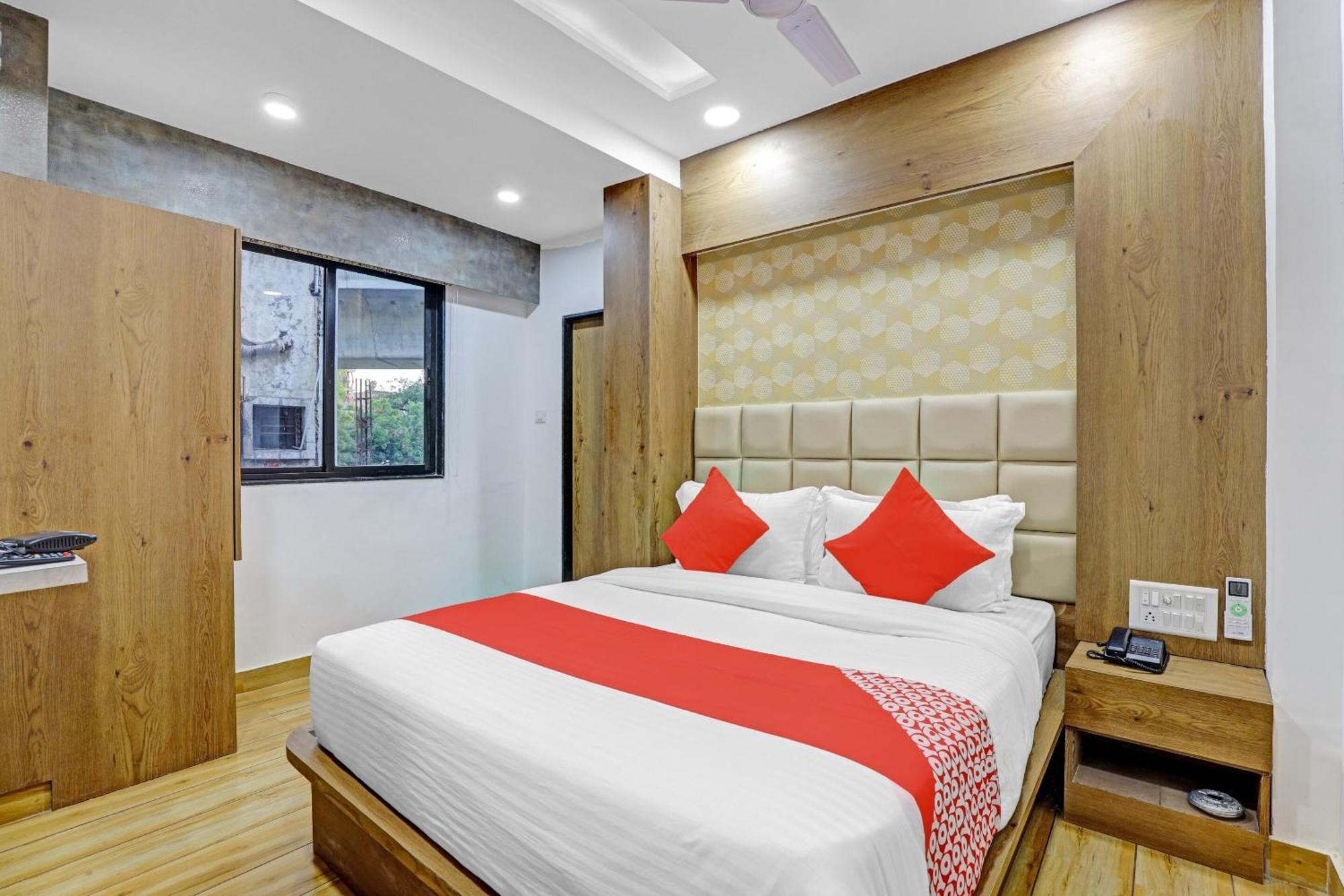 Hotel O R S Palace Ahmedabad Eksteriør bilde