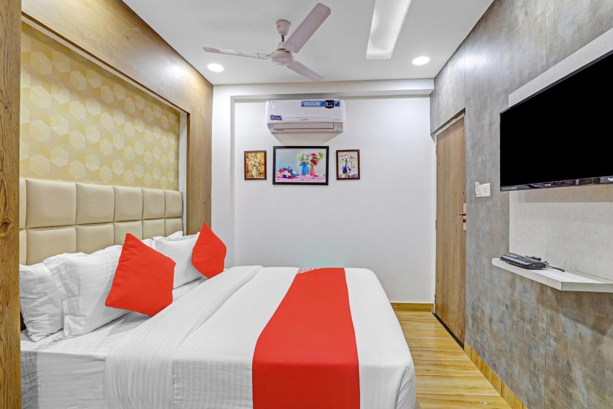 Hotel O R S Palace Ahmedabad Eksteriør bilde