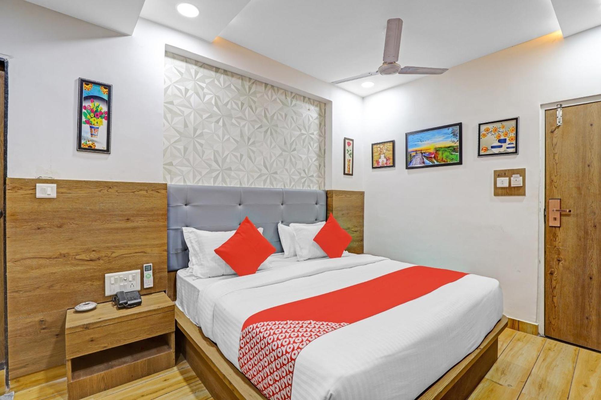 Hotel O R S Palace Ahmedabad Eksteriør bilde