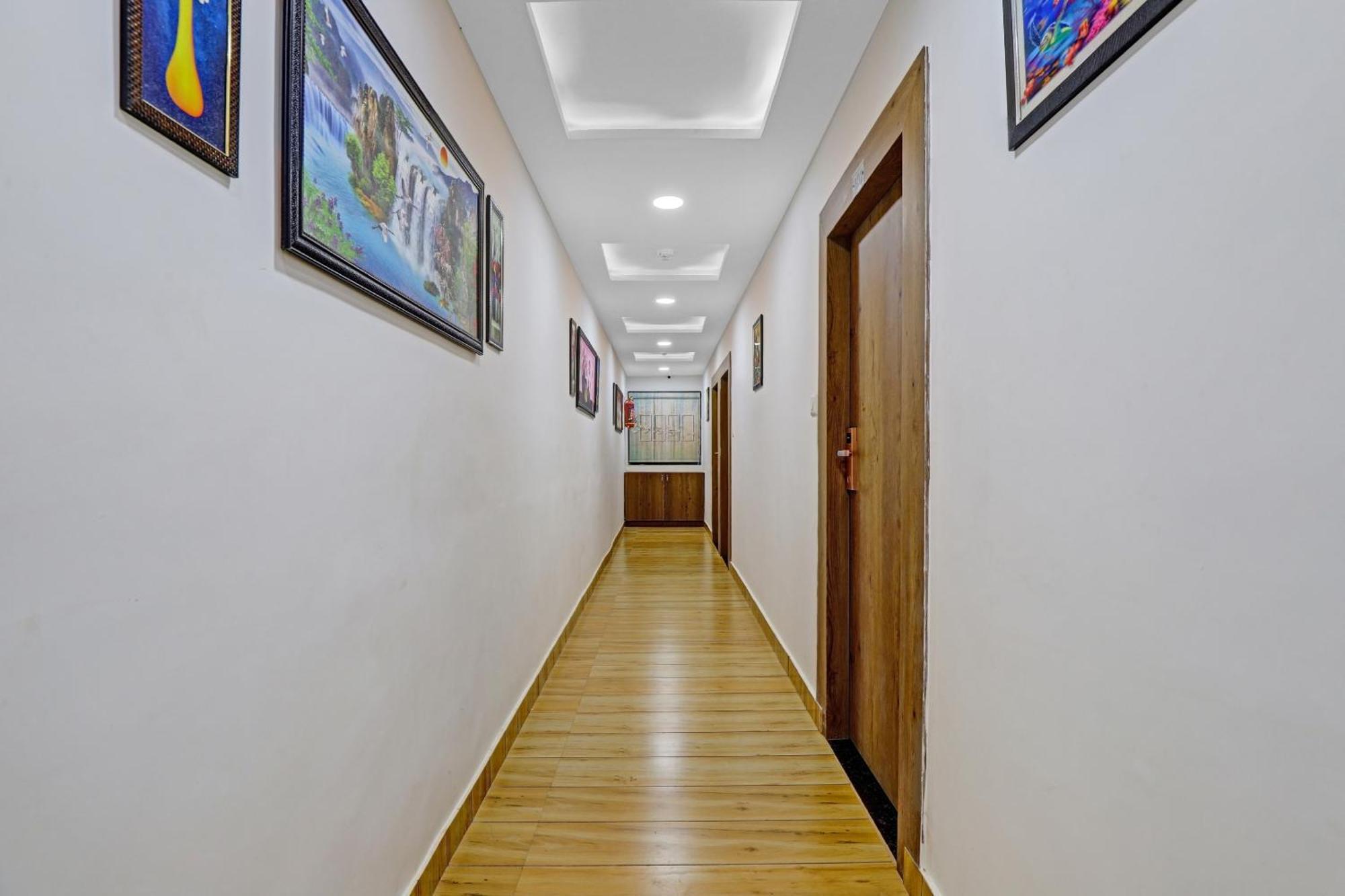 Hotel O R S Palace Ahmedabad Eksteriør bilde