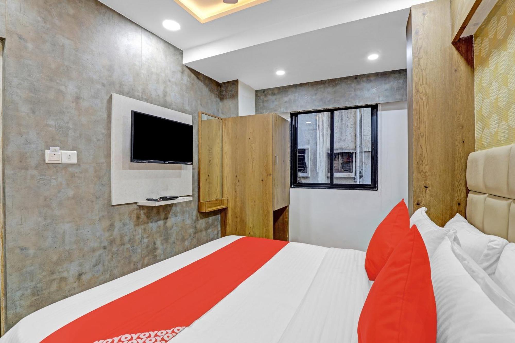 Hotel O R S Palace Ahmedabad Eksteriør bilde